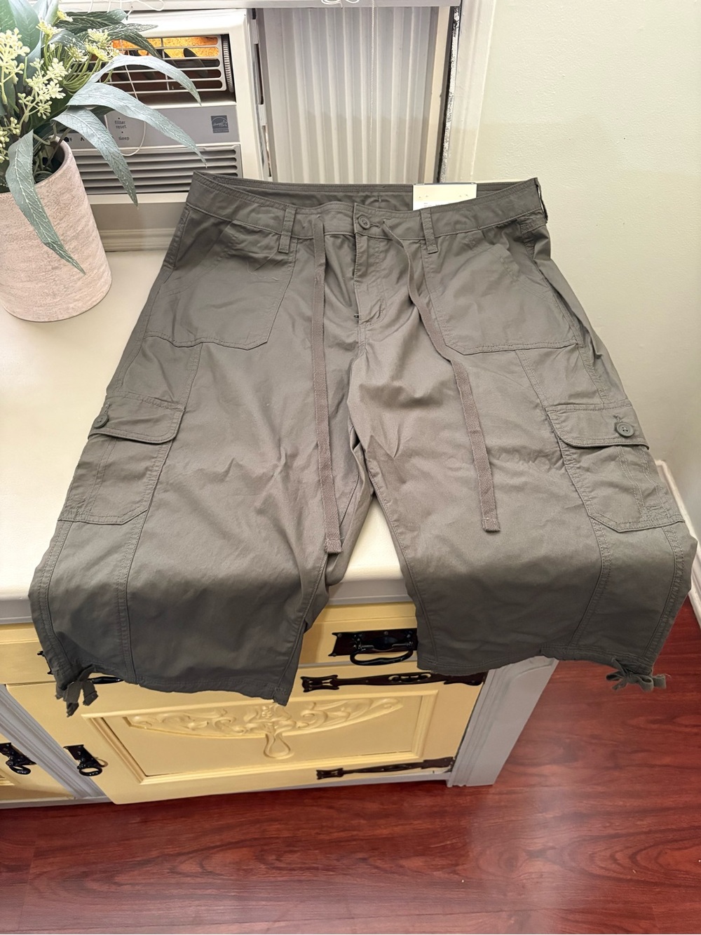St. John's Bay Olive Green Women's Cargo Capris